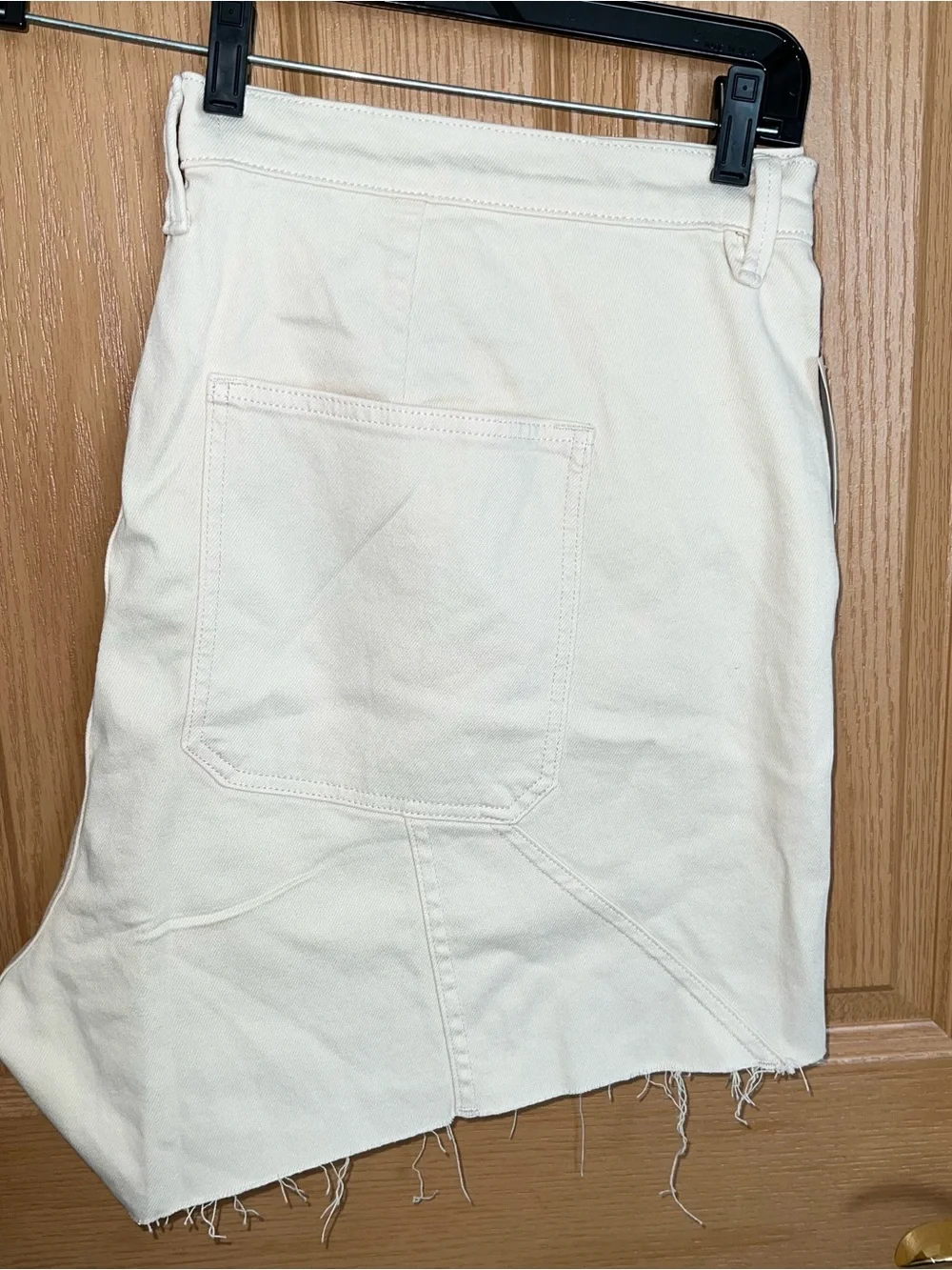 Good American Good 9’s Long Shorts Cream Utility Pocket 18 NWT Raw Hem
